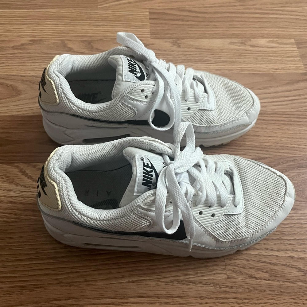 Nike Air Max 90 Athletic Shoes - Picture 4 of 9
